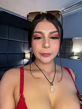 Pokazy przed kamerką – CHERRYY_BOMB_