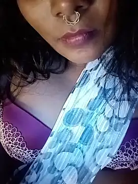 yazhiniのライブXXXチャット