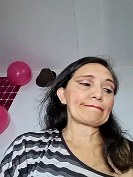 Онлайн чат XXX Alexamontiel_