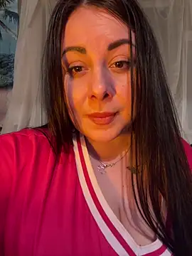 DaisyStreet Adlı Modelin Canlı XXX Sohbeti