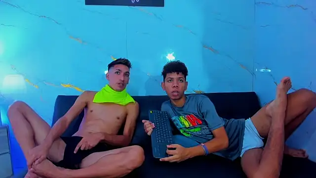 Spicy_guys Adlı Modelin Canlı XXX Sohbeti