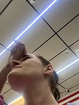 lolabunny9: διαδικτυακό σόου στην κάμερα