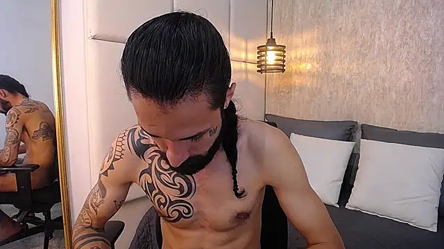 Hisoka_011のライブXXXチャット