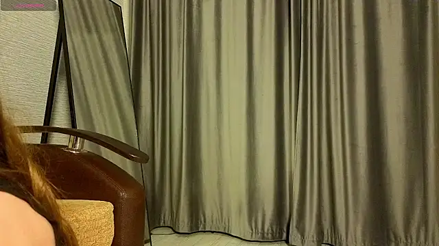 Онлайн чат XXX MissPompadure