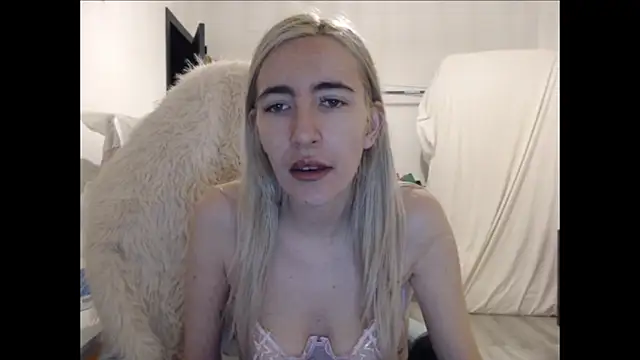 BarbieBlondieGirl élő XXX-chatje