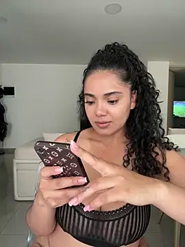 Curlyierr's Live XXX Chat