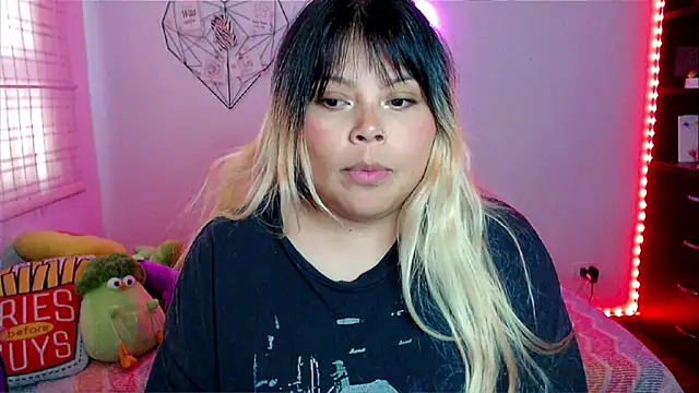 Chat XXX en directo de EllieMoonX