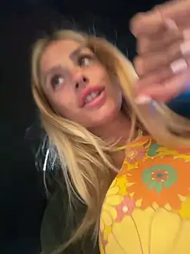 XXX chat uživo modela SophieVJ