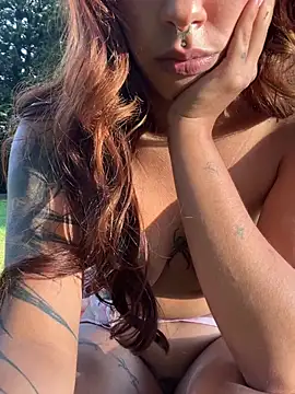 AliceMrtnz's Live XXX Chat