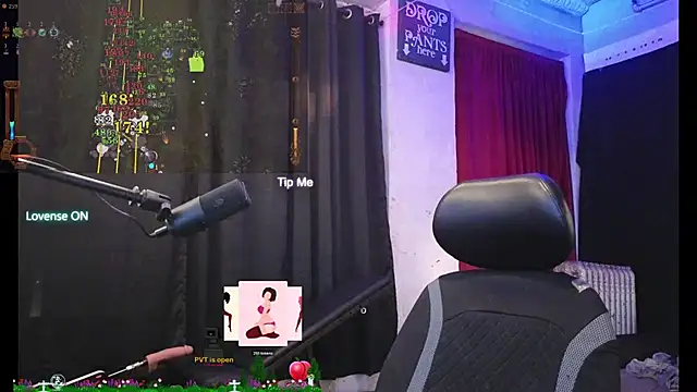 april_show_her: διαδικτυακό σόου στην κάμερα