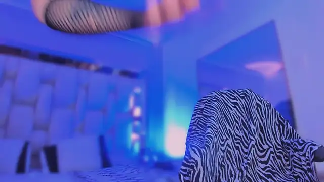 revenmiller_ élő XXX-chatje