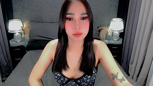 saphira_fucks: διαδικτυακό σόου στην κάμερα