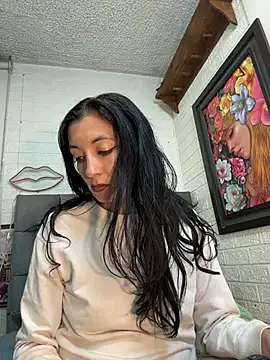 SALOME_KORLAND: διαδικτυακό σόου στην κάμερα