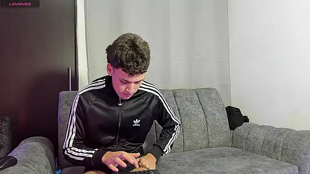 Two_sexboys Chat XXX in diretta