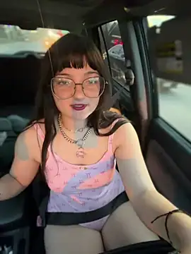 Pokazy przed kamerką – urpuppymoon