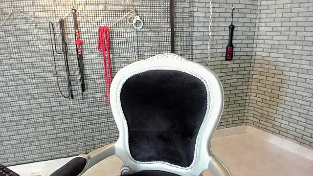 Chat +18 de Briana_24 ao vivo