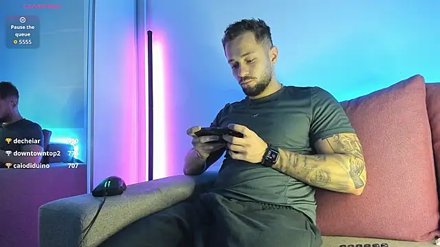 nicholasX1 Chat XXX in diretta