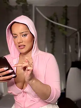 Risky_Workouts: διαδικτυακό σόου στην κάμερα