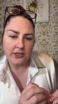Lacey-BBW Chat XXX live