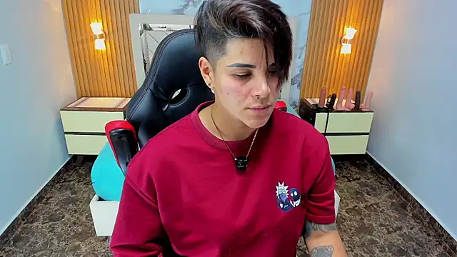 KAROLLJONES1's Live XXX Chat