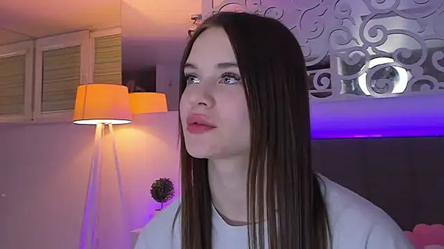 LuisaClover Adlı Modelin Canlı XXX Sohbeti