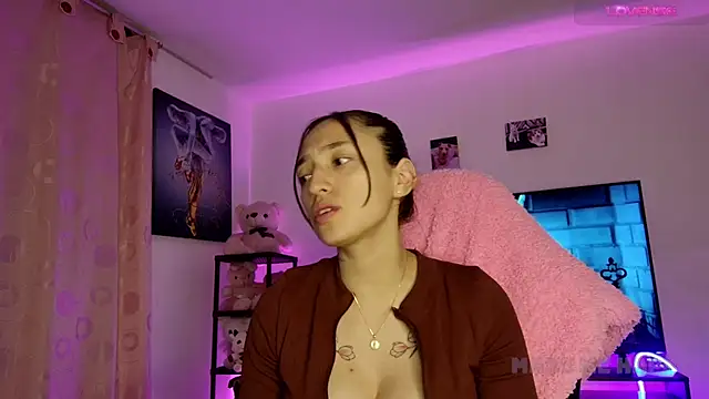 TiffanyBela Adlı Modelin Canlı XXX Sohbeti