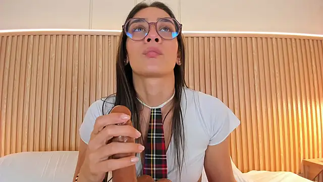 NahimiThompson: онлайн-секс-чат