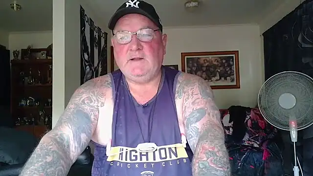 KINKYBLUEYES69 网络视讯表演