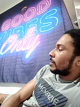 Chatroom XXX en direct de Mikaaa97