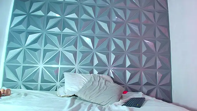 Emmy_lander1's Live XXX Chat