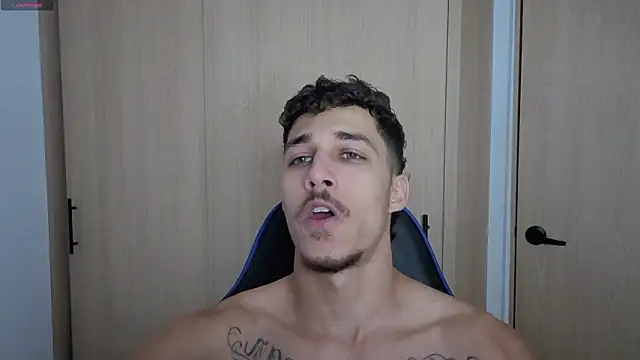 Chat XXX en directo de orionblaze69_