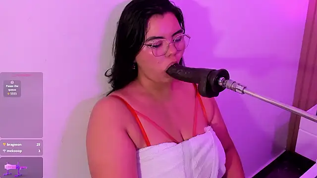 klhoe_boobs' Live XXX Chat