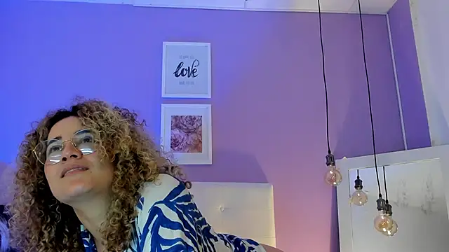 Chat XXX en directo de Charlotte11-11