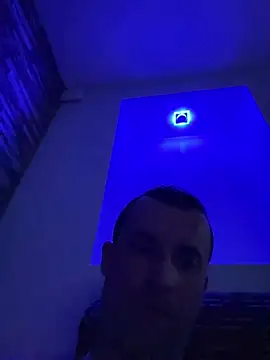 MateoKimiBi élő XXX-chatje