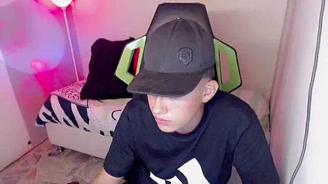 Street_poemm_n Live XXX chat