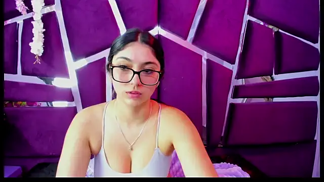 Chatroom XXX en direct de Lucy_Anall_