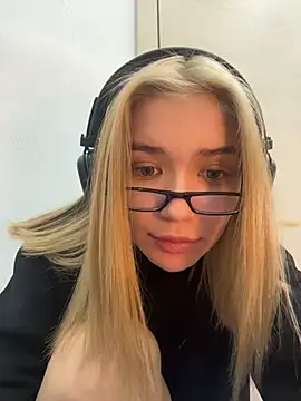 แชท XXX สดของ MilliDoll