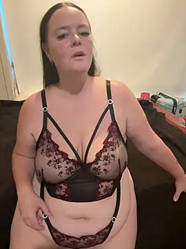 carinabro10's Live XXX Chat