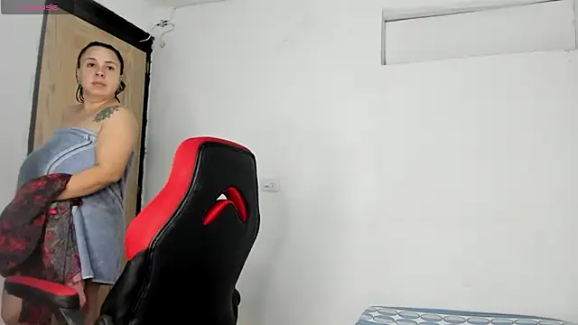 XXX chat uživo modela chanell15