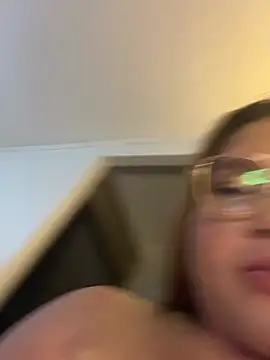 WHITEWOMEN_2's Live XXX Chat