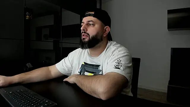 دردشة DravenPeak الجنسية المباشرة