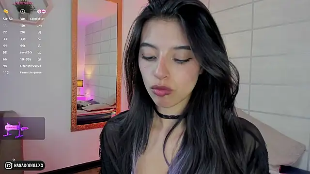 NanakoDollxのライブXXXチャット