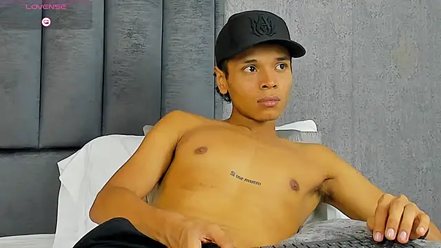 Czat XXX na żywo – Alejandroo_Montenegro