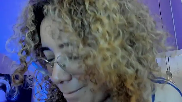 Charlotte11-11's Live XXX Chat