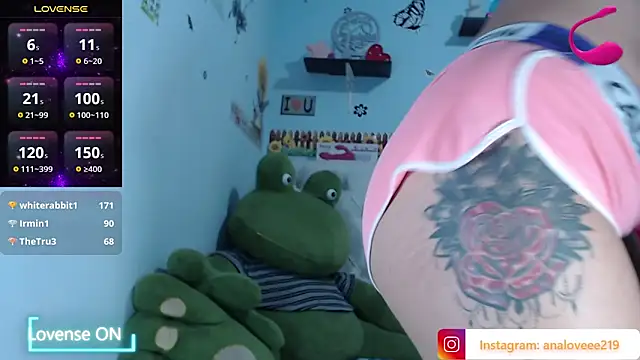 ana_studio élő XXX-chatje