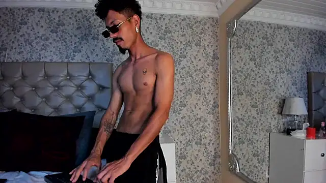 NoaahTylor 现场XXX聊天