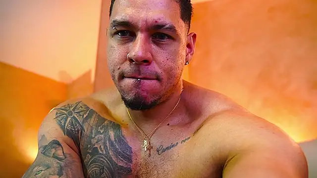 MassimoWalton2: онлайн-секс-чат