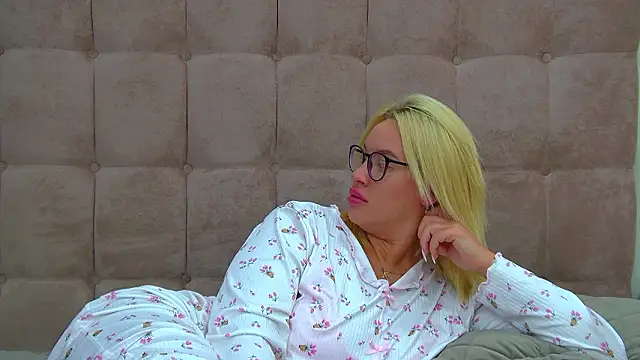 MariaNeumann Chat XXX in diretta