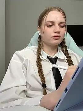 StellaLawless élő XXX-chatje