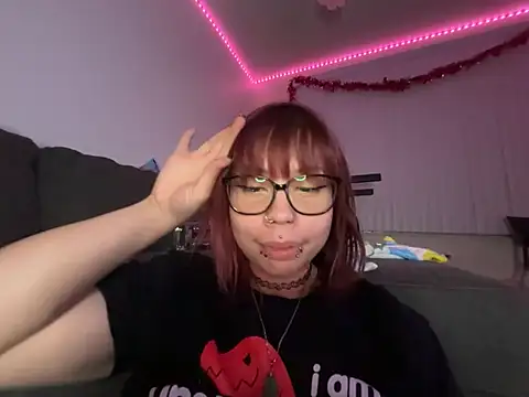 moan4mona élő XXX-chatje